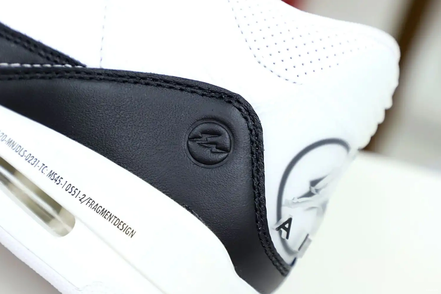 X RETRO FRAGMENT Kimikick 3 SP JORDAN 'WHITE' DESIGN AIR 0409